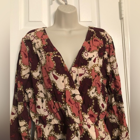 COPY - Brand new never worn, Velvet heart one snap v neck printed blouse. Gorge… - Picture 2 of 14